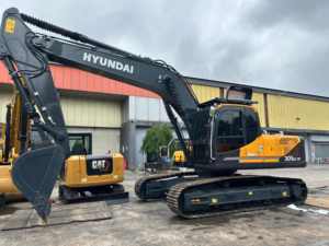 Excavatrice sur chenilles Hyundai 305LC-9T d'occasion, 30 tonnes, d'origine coréenne, faible nombre d'heures de fonctionnement, pelle hydraulique pour la construction et l'exploitation minière - Product Image 4