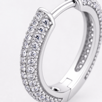 Anting Huggie Hoop Perak Sterling 925 Lapis Rhodium Emas Berkilau Tiga Baris Micro Pave CZ Kustom Mylove Grosir