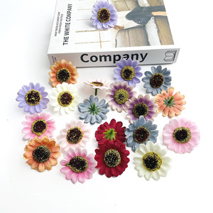 Diadema de flores de margarita de doble capa simuladas, accesorio de pelo reutilizable de seda para bodas y fotografía al aire libre - Product Image 2