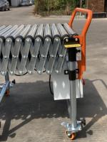 Convoyeur à rouleaux motorisé flexible en acier inoxydable avec vitesse réglable, roulettes universelles avec frein, capacité de 20 à 300 kg/m
