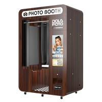 Cabina de Fotos Comercial DOLA con Cámara DSLR, Impresión Instantánea, Capacidad para 15 Personas, Diseño Interactivo, Wi-Fi y Bluetooth