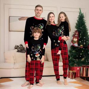 <span class=keywords><strong>Pijamas</strong></span> familiares a juego con estampado de renos navideños, camiseta negra de manga larga y pantalones a cuadros rojos, ropa de dormir para padres e hijos - Product Image 1