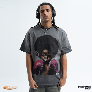 T-shirt Uomo in Cotone Stile Americano Trendy Retrò con Stampa Boxe e Bordi Sfrangiati, Collezione Primavera Estate Lawfoo - Product Image 2