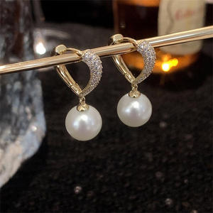 Pendientes Colgantes Chapados en Oro E2367 con Perla Cultivada AAA Redonda Blanca, Joyería Clásica Geométrica para Mujer, Ideal para Bodas - Product Image 4