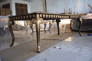 Table à manger victorienne antique en bois d'acajou avec finition en feuille d'or sur les détails sculptés - Product Image 3