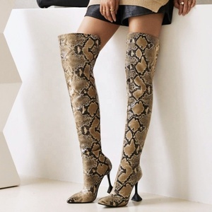 Bottes longues pour femme, grande taille 43, en similicuir serpent, à bout pointu, talon chaton, montantes au-dessus du genou, avec fermeture éclair arrière, tendance - Product Image 4