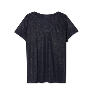 Camiseta Ligera Informal con Logotipo, Cuello en V, Manga Corta, Talla Grande para Mujer, Tela Suave y Fluida, Ecológica, Transpirable, Ajuste Cómodo para Todos - Product Image 1