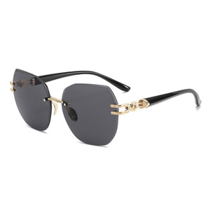 Gafas de sol con gradiente sin montura para mujer, UV400, rectangulares, para conducir al aire libre - Product Image 3
