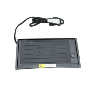 急速充電対応 フォーチュナー 2016-2020 車載ワイヤレス充電器 スマホホルダー - Product Image 1