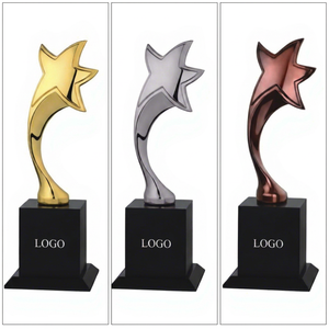 Trophée étoile en métal plaqué or, argent, bronze, base gravée, durable, pour récompenses sportives, avec base en bois noir. - Product Image 5