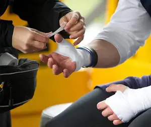스포츠 테이프 상자가있는 손가락 권투 테이프 용 맞춤형 로고 인쇄 비 점착성 면 운동 요법 테이프 운동 스트랩