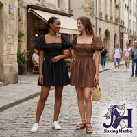 Robe courte élégante pour femme, col carré noir, manches bouffantes, taille smockée, mode quotidienne écologique