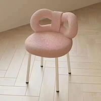 Tabouret de coiffeuse en forme d'arc en spirale en crème glacée pour femmes Chaise de maquillage de luxe pour chambre à coucher avec doublure en peau de mouton