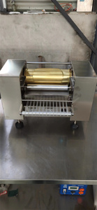 Commercial automatique <span class=keywords><strong>mini</strong></span> mille crêpe gâteau machine automatique mille couche gâteau crêpe peau conseil crêpière faisant la machine - Product Image 4