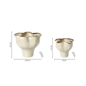 Vaso in Ceramica Flolenco Bianco Crema con Bordo Dorato <span class=keywords><strong>e</strong></span> Bordi Ondulati, Vaso Floreale Texturizzato per Composizioni di Fiori Secchi, Decorazione d'Interni - Product Image 3