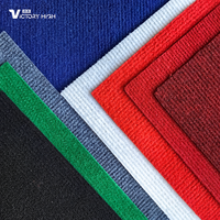 Tapis commercial en rouleau de tapis non tissé à bas prix pour banquet 100% polyester tapis rouge auto-adhésif pour événements mariages
