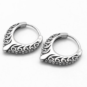 Pendientes Huggie de yunnique, acero de titanio, patrón geométrico circular triangular, joyería de moda - Product Image 5