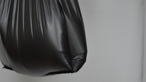 Bolsas de plástico desechables grandes para basura negra Industrial a prueba de rasgaduras Bolsa de basura sanitaria - Product Image 5