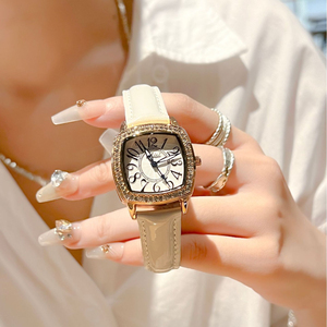 Reloj de cuarzo para mujer con esfera cuadrada con incrustaciones de diamantes y números marrones, resistente al agua 2024 - Product Image 4