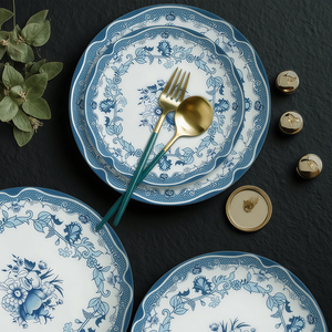 Restaurant gastronomique, assiettes bleues et blanches, élégante <span class=keywords><strong>assiette</strong></span> en porcelaine <span class=keywords><strong>anglaise</strong></span> à motifs floraux pour <span class=keywords><strong>mariage</strong></span> - Product Image 3