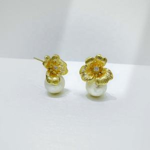 Precio de fábrica, pendientes de plata 925 con perlas coreanas, elegantes pendientes de flor sencillos para mujer, para boda, novia. - Product Image 4