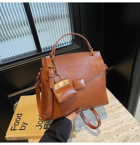 Vente en gros de sac à bandoulière de grande capacité style vintage pour femmes sac à bandoulière de luxe minimaliste avec petit portefeuille - Product Image 6