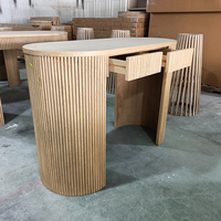 Table de bar contemporaine en bois massif à 2 tiroirs pour événements et mariages – Location de mobilier