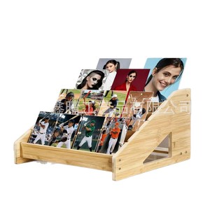 Étagère de rangement en bois pour photos de football, cartes et cartes postales ; étagère à plusieurs niveaux pour présenter des cartes de vœux et des cartes postales. - Product Image 1