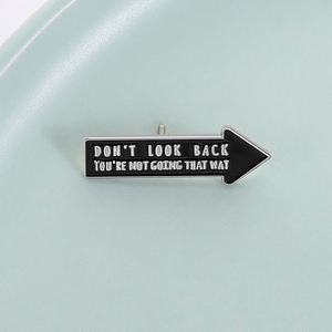No mires hacia atrás, no vas por ese <span class=keywords><strong>camino</strong></span>, Pin esmaltado, fomenta una actitud positiva, broche, solapa, mochila, insignia, regalo Punk - Product Image 1