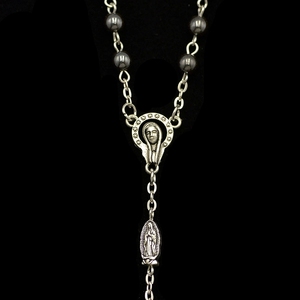 Collier avec pendentif en hématite à l'ancienne, bijoux religieux catholique, perles avec croix - Product Image 3
