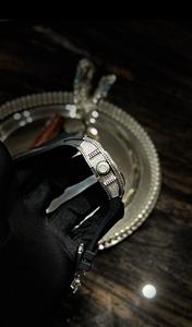 Orologio Meccanico Personalizzato Premium con Diamanti Moissanite VVS, Fibra di Carbonio, Riserva di Carica e Cinturino in Gomma - Product Image 4