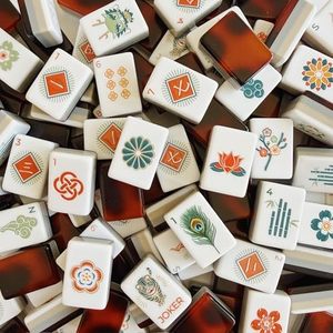 Juego de Mahjong Tradicional de Lujo Ecológico con Fichas de Acrílico Portátiles y Enchufe Universal (US), Menos de $40, 220-240V, 36 Fichas Sin Cargar - Product Image 4