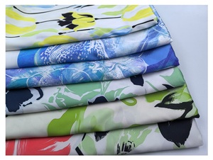 Créations de mode et de couture haut de gamme beau tissu satiné extensible imprimé pour filles bas prix bonne qualité pour une utilisation en extérieur - Product Image 3
