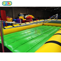 Jeux de sport gonflables Grandes installations d'amusement Mur d'escalade Trampoline gonflable d'arène sportive