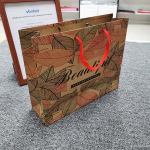 Bolsa de Papel de Regalo de Lujo para Boutique, Fabricada con Cartón Reciclado, con Asa de Cinta y Estampado Dorado en Caliente, con Logotipo de Diseño - Product Image 2
