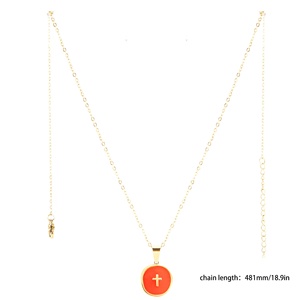 Collier pendentif en forme de croix en acier inoxydable avec goutte d'huile Chaîne de figaro tendance en forme de lettre plaquée or Idée cadeau d'anniversaire à la mode - Product Image 5