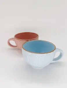 Tazas de té de cerámica de fútbol personalizadas directas de fábrica, tazas de viaje de cerámica con forma de fútbol promocionales