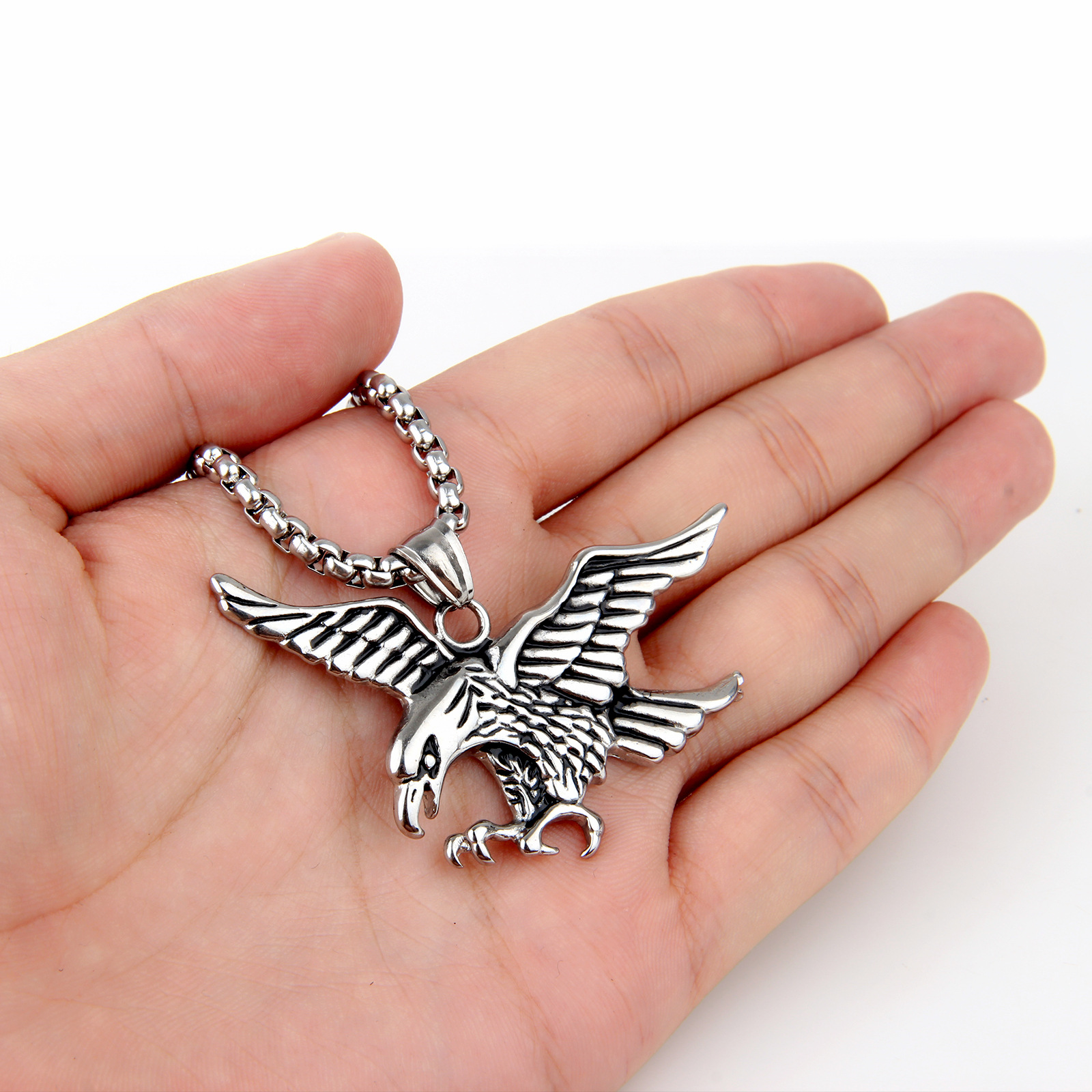 collana con aquila