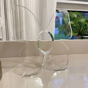 Vase de table en acrylique papillon style INS, ornement moderne et simple pour la maison, à des fins décoratives - Product Image 4