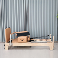 Table d'exercices de fitness personnalisée pour la musculation, Reformer Pilates commercial en bois marron OEM