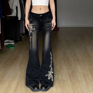 Jean évasé personnalisé pour femme avec broderie florale, coupe vintage délavée, jambe large, taille haute, style Y2K streetwear - Product Image 1