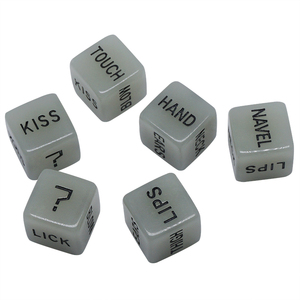 Секс-игра 2 шт. Набор 16 мм Светящиеся в темноте английские слова парные забавные секс-кости для мальчиков и девочек - Product Image 1