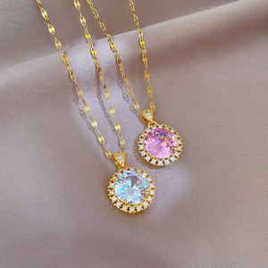 Collier en acier inoxydable HY, orné d'un pendentif en cristal rose brillant. Conçu spécifiquement pour les femmes - Product Image 3