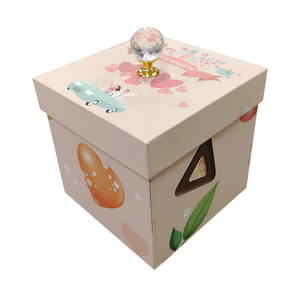 New 2022 customizable explosion butterfly surprise flower box chocolate gift box valentine's day with gold knob