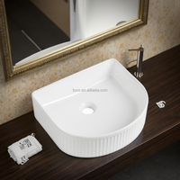 Vente en gros de lavabo moderne en céramique blanche rectangle sanitaire pour salles de bain d'hôtel largement utilisé dans les hôtels