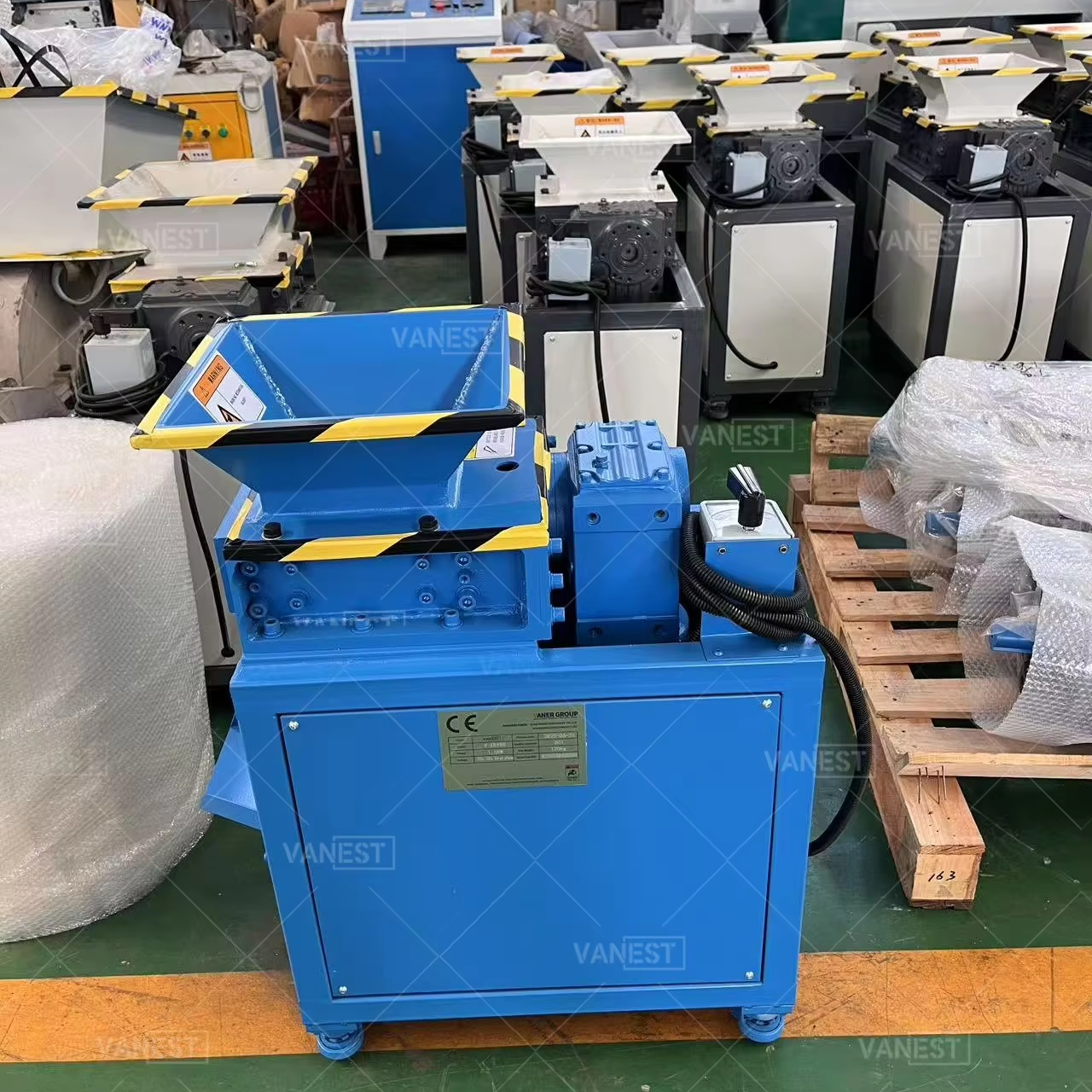 VANEST Textile Shredder Machine For Fabric Scrap Recycling With Energy Saving Hydraulic Pusher Heavy Duty Industrial Grade
