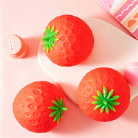 YIWUPOWER Jouet anti-stress en TPR souple et moelleux, en forme de fraise, rempli de farine, jouet sensoriel pour enfants, cadeau de fête