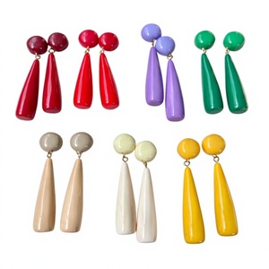 Boucles d'oreilles créoles géométriques en résine, mignonnes et tendance, bijoux uniques en acrylique pour femmes, multicolores (bleu, noir, rose) - Product Image 2