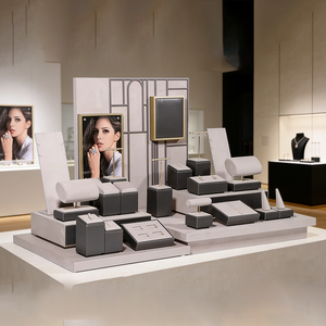 Conjunto de Exhibidores de Joyería de Diseño Moderno para Tienda - Product Image 6