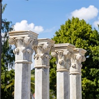 Sculpture et sculpture sur pierre naturelle, colonne en marbre de style corinthien grec et piliers romains